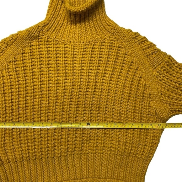H&M Chunky Knit Cropped Turtleneck Sweater Size XS - Picture 9 of 13